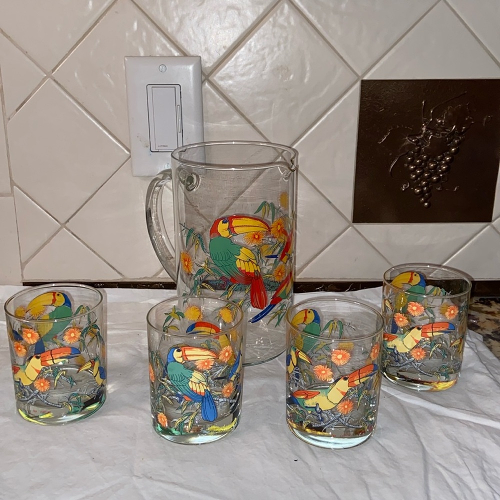 Vintage Cerve Italian tropical bird toucan pitcher & 4 glasses  (1970’s era)